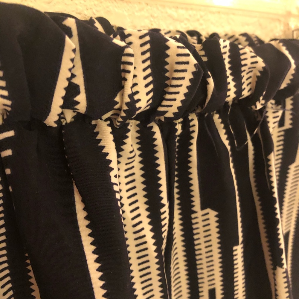 Tyche Boutique Contemporary Shorts - Picture 3 of 5